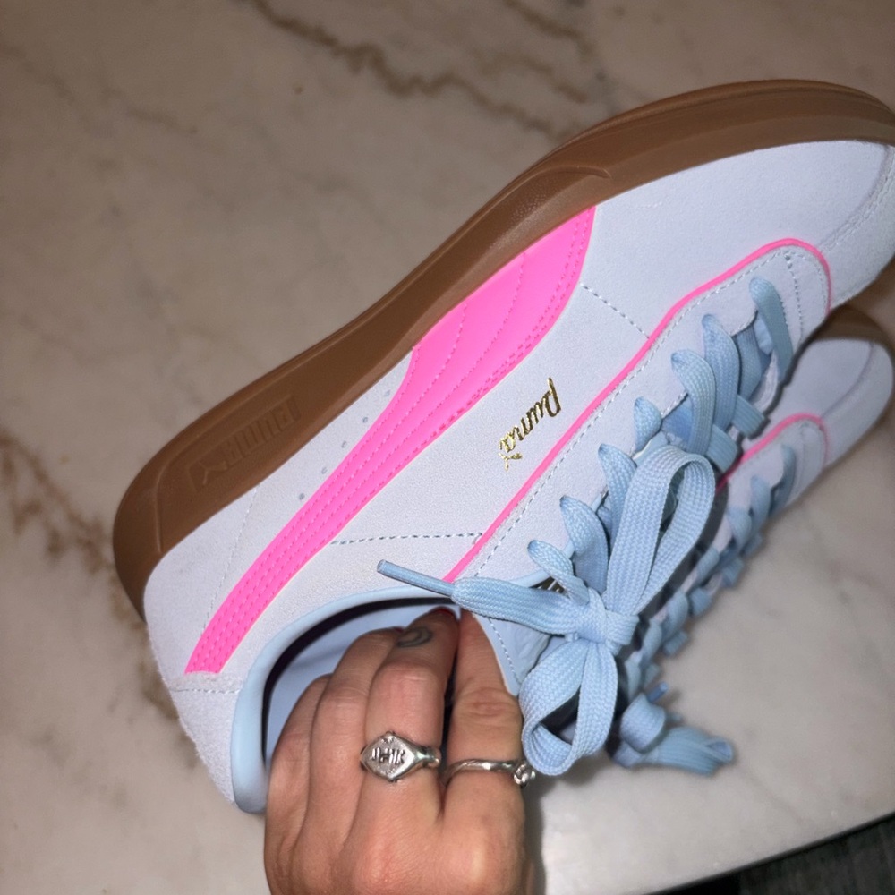 Puma Women's Sneakers in Light Blue and Pink with Brown Sole